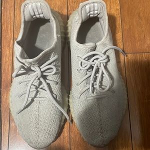 Yeezy’s size 8, grey - light
